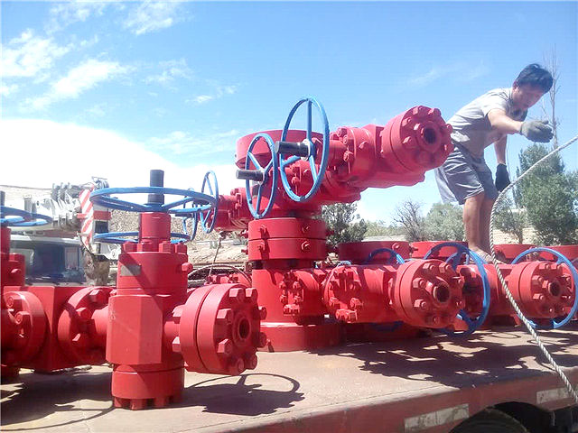 玉門(mén)油田送貨現(xiàn)場(chǎng) 玉門(mén)油田送貨現(xiàn)場(chǎng)